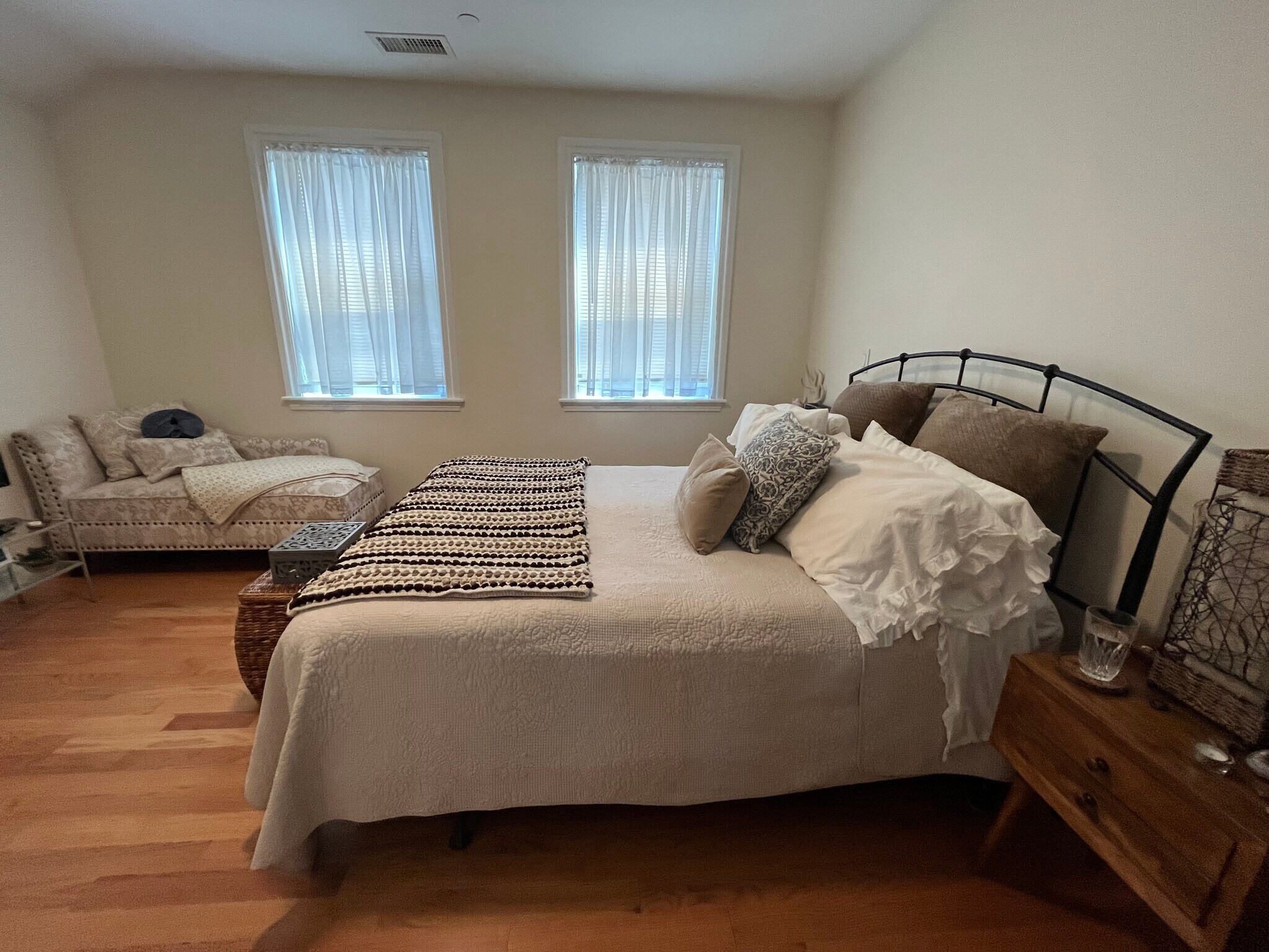 Building Photo - 925-927-927 Massachusetts Ave