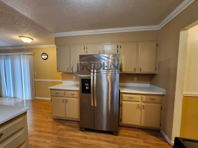 Building Photo - Cute 3 bedroom 2 bath