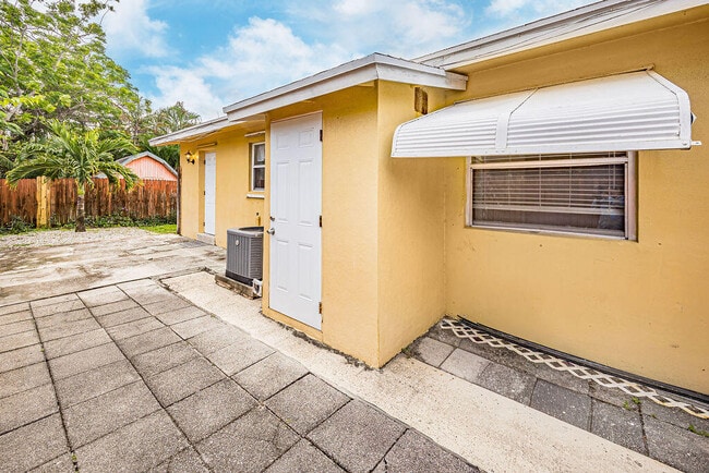 Building Photo - 260 NE 13th St