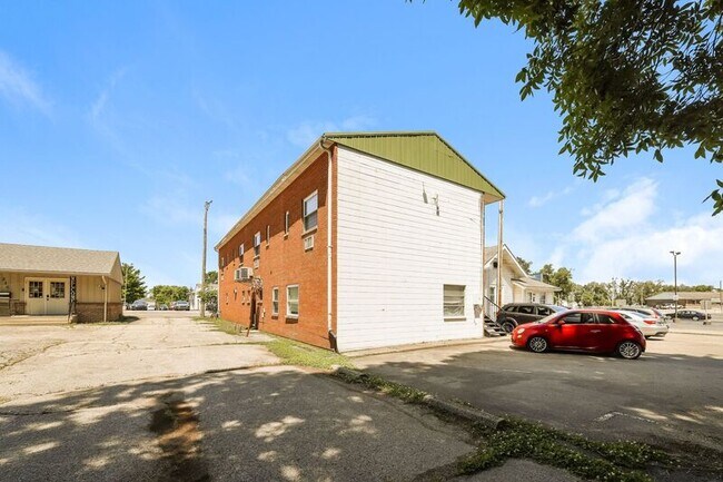 Building Photo - 226 N Broad St