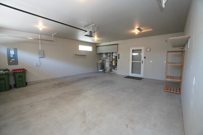 Building Photo - 407 W Pavilion Ln