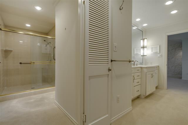 Building Photo - 5708 Club Oaks Dr
