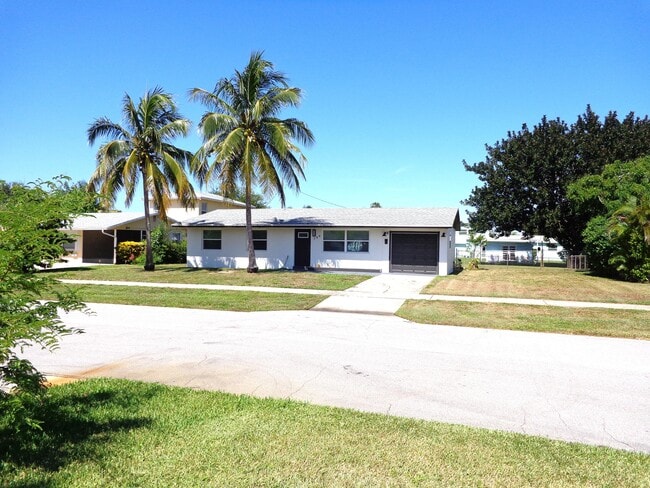 Primary Photo - 744 Buttonwood Rd