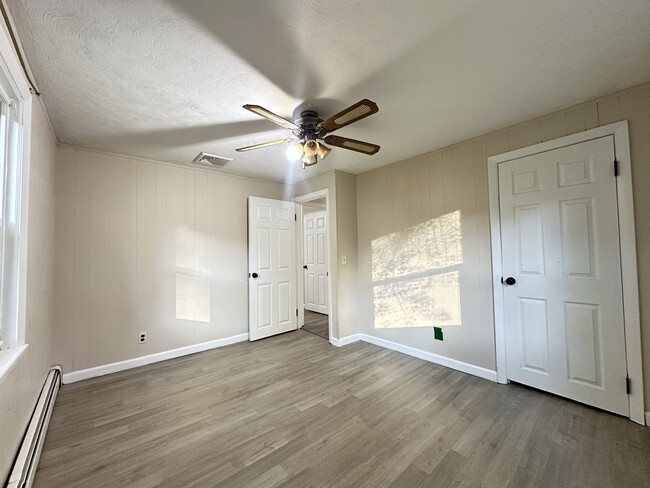 Building Photo - 135 S Pierce Rd