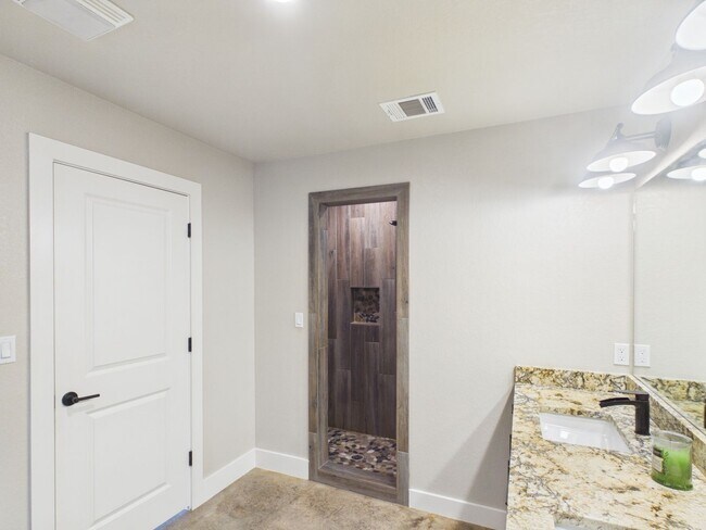 Building Photo - 124 Feather Way