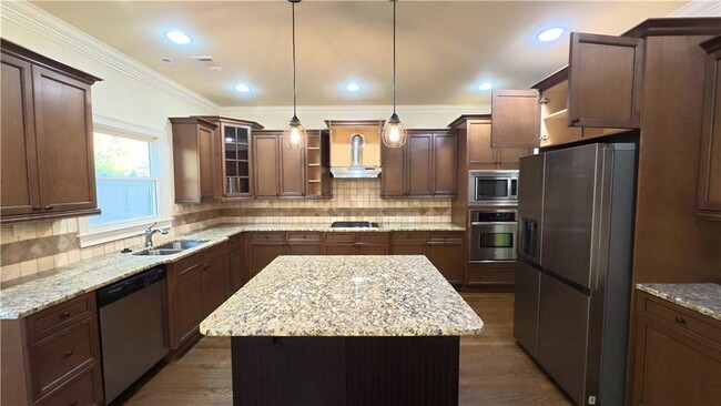 Building Photo - 3361 Lake McGinnis Dr