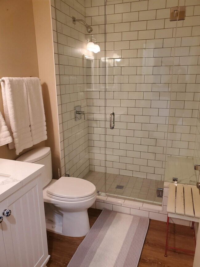 Building Photo - 233 S Helix Ave