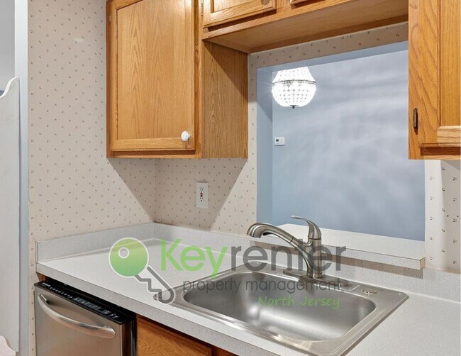 Building Photo - Ground-Floor 2BR/2BA in Desirable Franklin Crossing – Mahwah