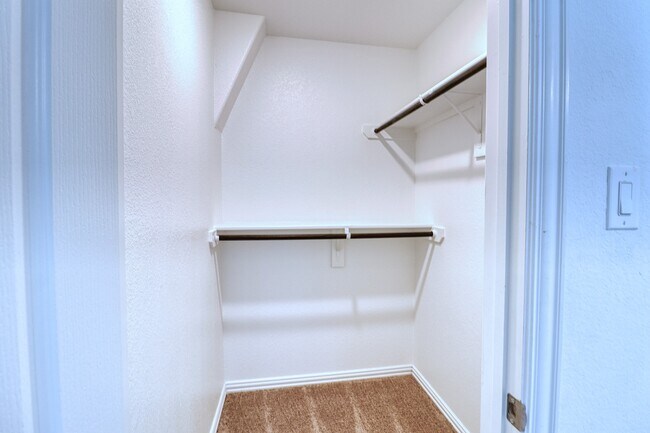 Building Photo - 8106 Royal Palm Ct