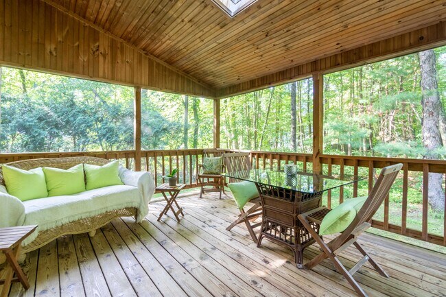 Building Photo - 12 Morningstar Dr