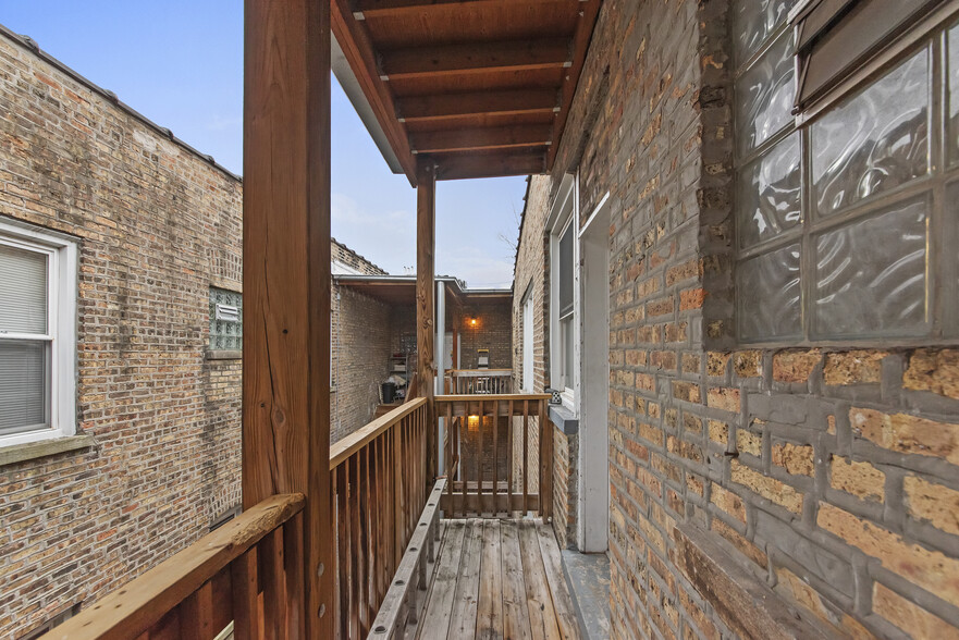 Building Photo - 3751 W Sunnyside Ave