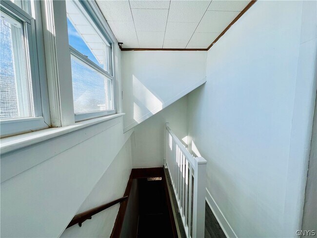 Building Photo - 140 E Oneida St