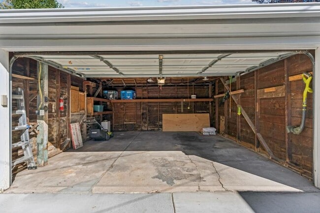 Building Photo - 1041 Yale Ave S