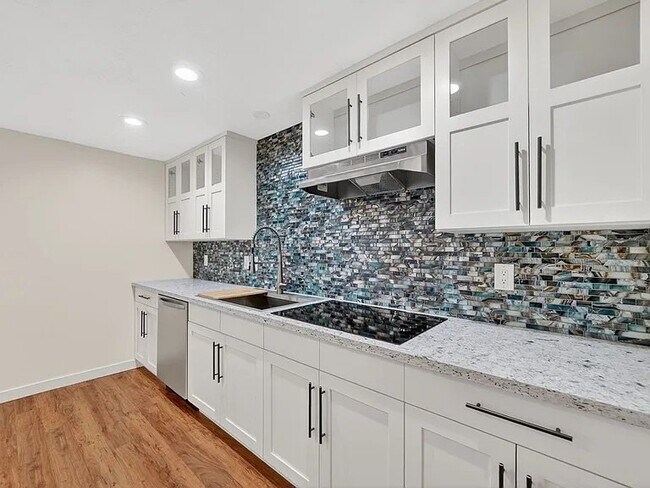 Building Photo - 14757 Brewster Dr