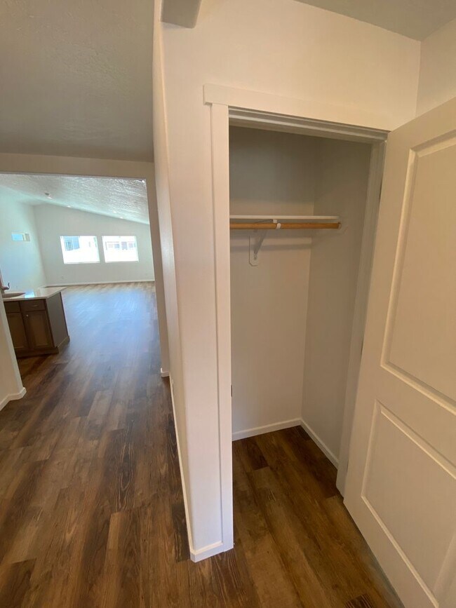 Building Photo - Stunning 3 Bed 2 Bath Rancher in Spokane V...
