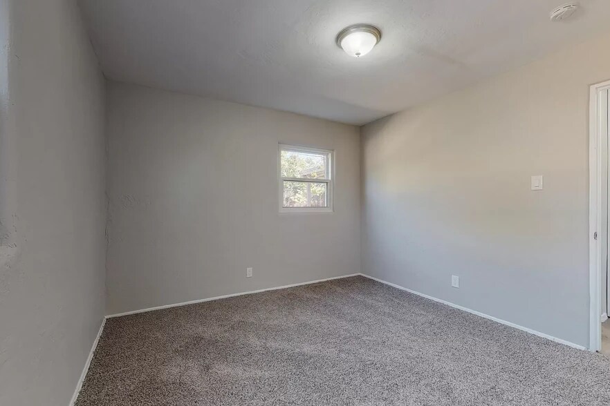 Building Photo - 8817 Candelaria Rd NE