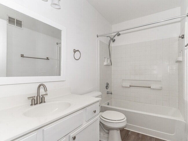 Building Photo - 1053 Symphony Dr