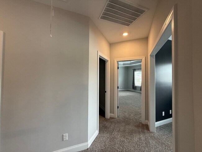 Building Photo - Ooltewah Gem! 3BR Home with Pool + Walking Trails