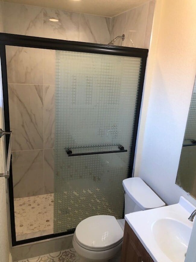 Building Photo - Nicely remodeled 3 bedroom 2 bath home wit...
