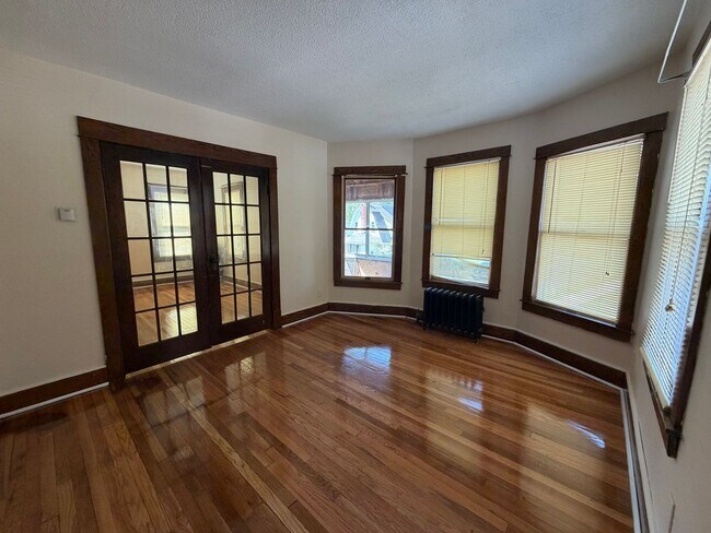 Building Photo - First floor 3 Bedroom