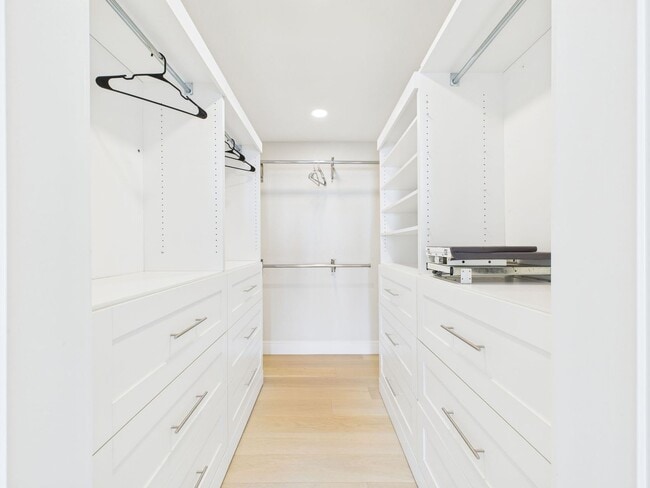 Building Photo - 3325 Brunell Dr