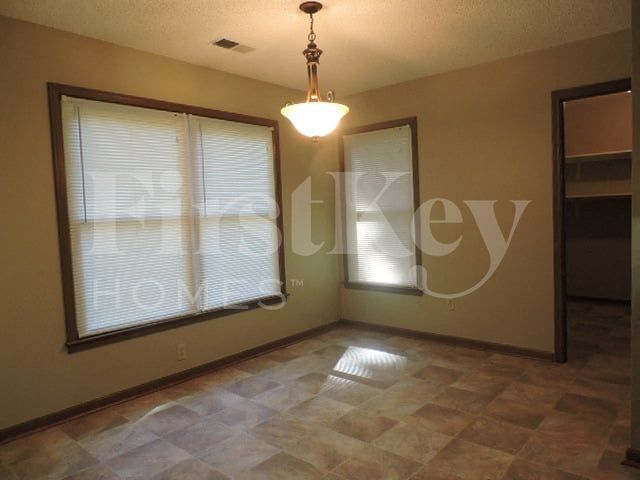 Building Photo - 2056 Kingsrow Pkwy