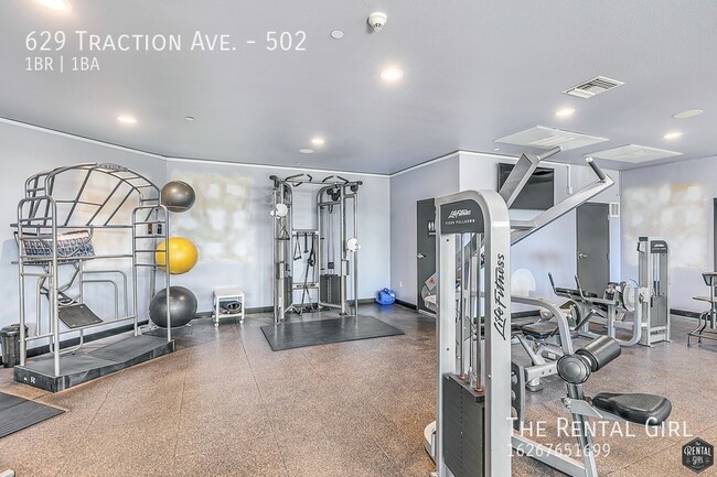 Building Photo - Bright 1 Bed/1 Bath Arts District Condo| S...