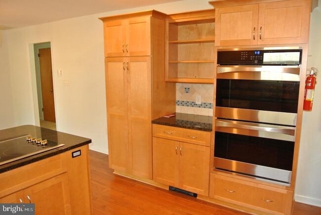 Building Photo - 421 Park Hills Dr