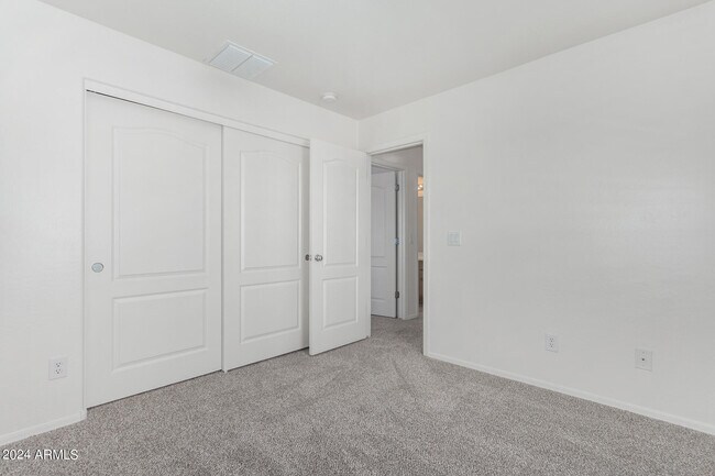 Building Photo - 2261 S Ponderosa Dr