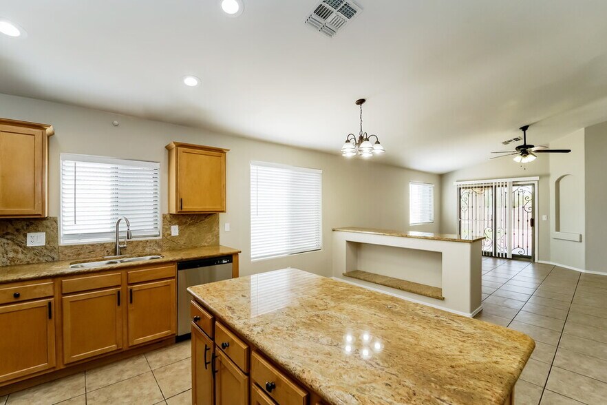 Building Photo - 5861 W Agave Bloom Ln