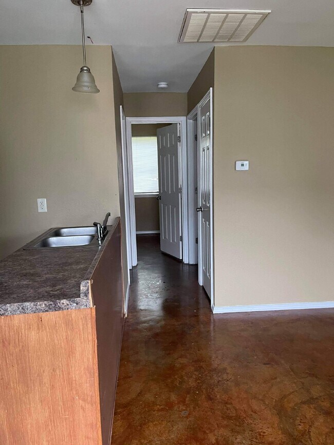 Building Photo - "Charming 2 Bedroom Apartment in Bono, AR with Spacious Layout and Convenient Location!"