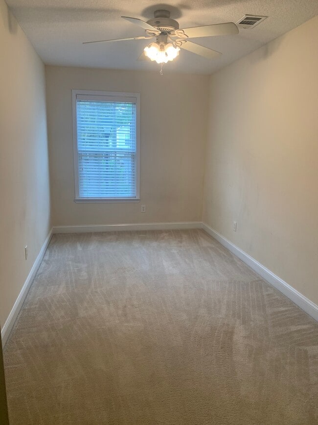 Building Photo - Beautiful Townhome for Rent