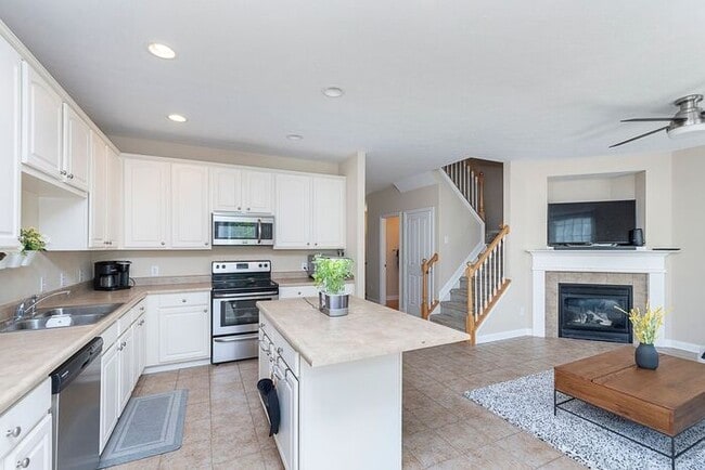 Building Photo - Beautiful 3 Bed Townhome In the Heart Of Village Of West Clay!