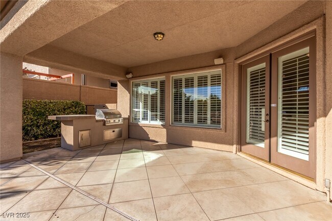 Building Photo - 9805 Queen Charlotte Dr