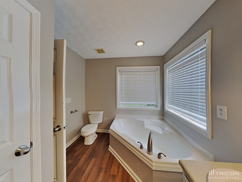 Building Photo - 116 Summer Lake Dr