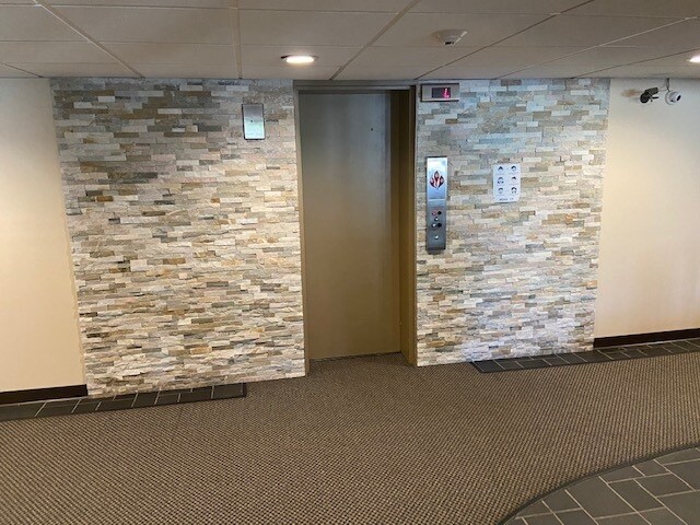 Building Photo - 400 Ascot Dr