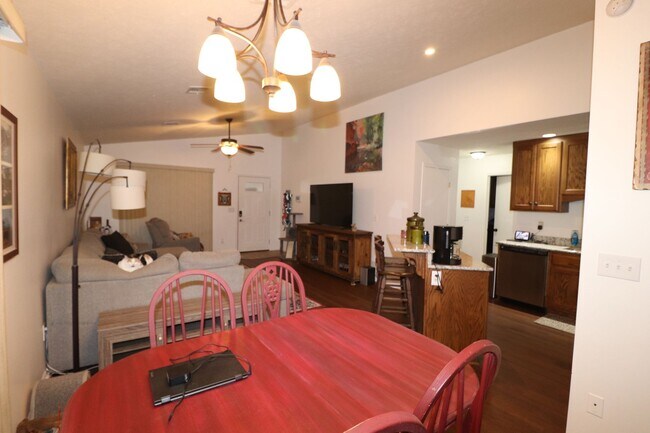 Building Photo - Spacious Home for Rent!
