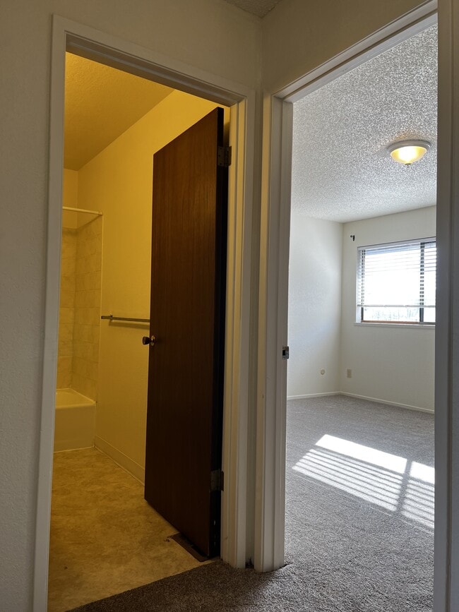 Building Photo - 2214 Myrtle Avenue