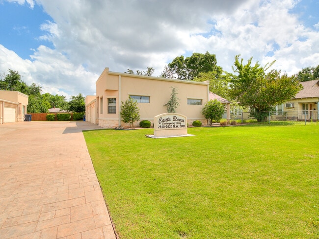 Building Photo - Casita Blanca