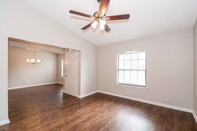 Building Photo - 3413 Deerfield Pointe Dr