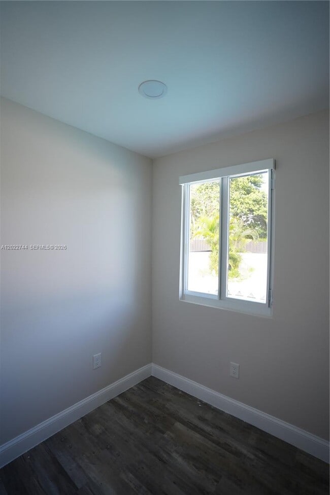 Building Photo - 2573 Conroy Dr