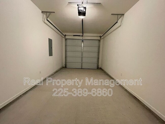 Building Photo - 17414 Berkshire Dr