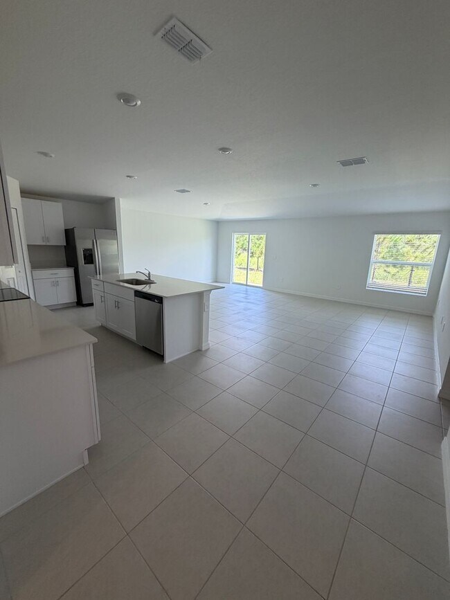 Building Photo - 5792 Red Kite Dr
