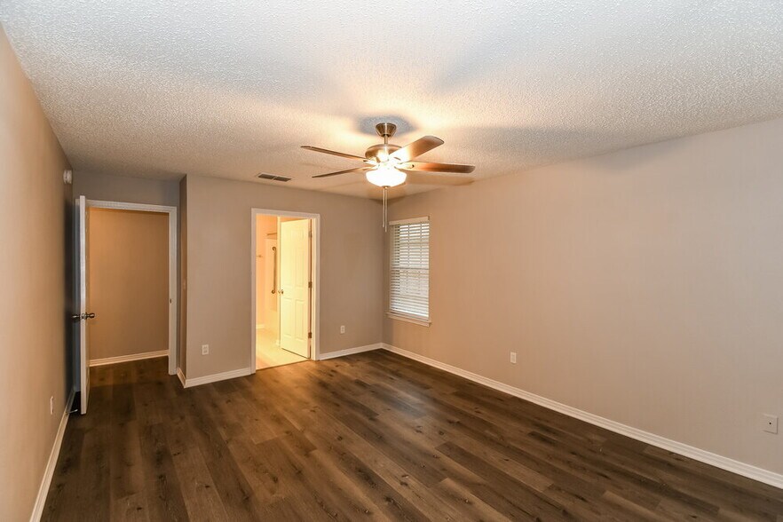 Building Photo - 7324 Ironside Dr W