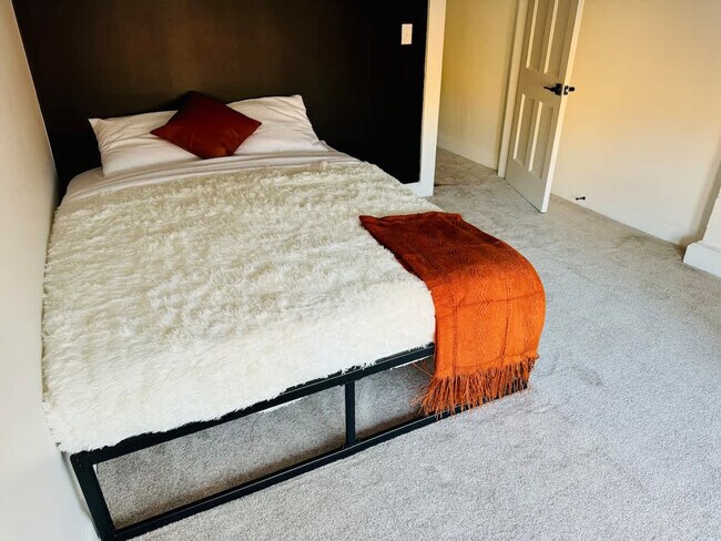 Building Photo - 309-311 West 4th Avenue-SI ID1265639P