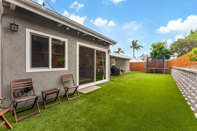 Building Photo - SPACIOUS 4 BEDROOM/2 BATHROOM HOME FOR REN...