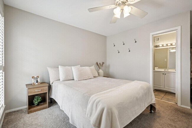 Building Photo - 4159 Steck Ave