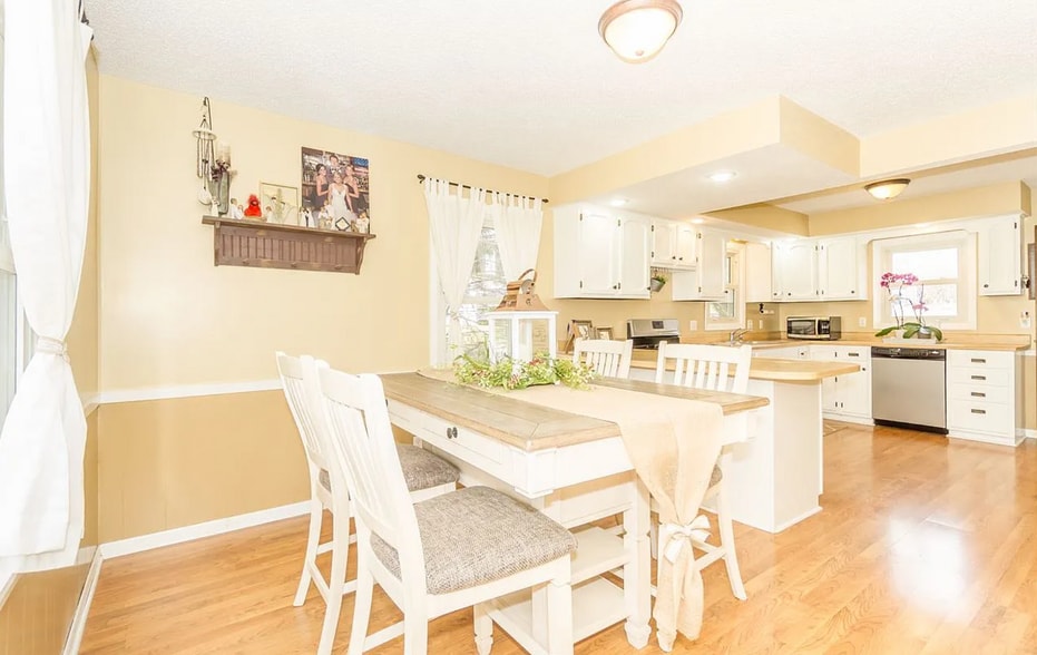 Kitchen - 108 5th St NE