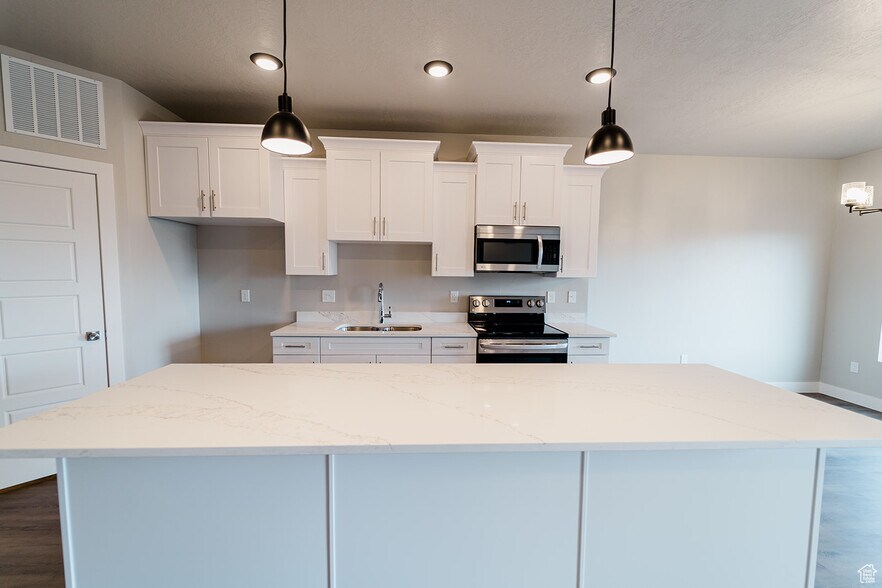 Building Photo - 663 E 730 N