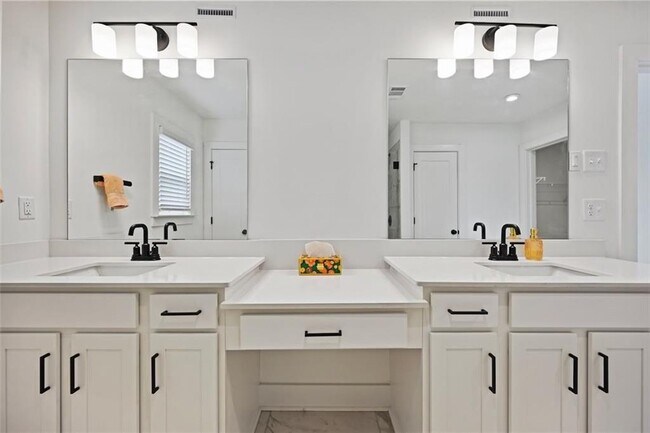 Building Photo - 3381 Macaiva Aly
